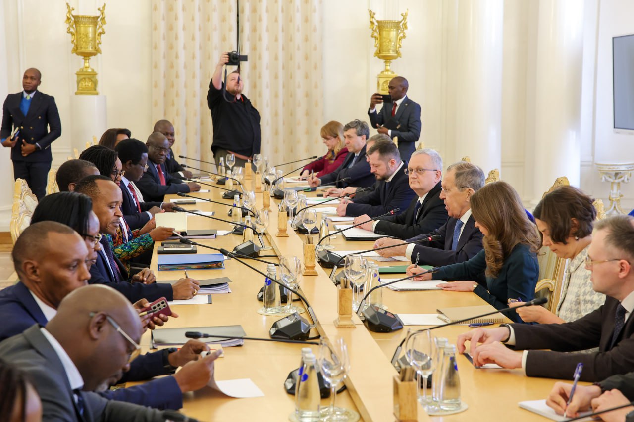 16 марта в Москве прошли переговоры Министра иностранных дел Российской Федерации С.В.Лаврова с Главным министром, Министром иностранных дел и по вопросам диаспоры Республики Кении Мусалиа Мудавади, находящимся в России с... 16 марта в Москве прошли переговоры Министра иностранных дел Российской Федерации С.В.Лаврова с Главным министром, Министром иностранных дел и по вопросам диаспоры Республики Кении Мусалиа Мудавади, находящимся в России с...