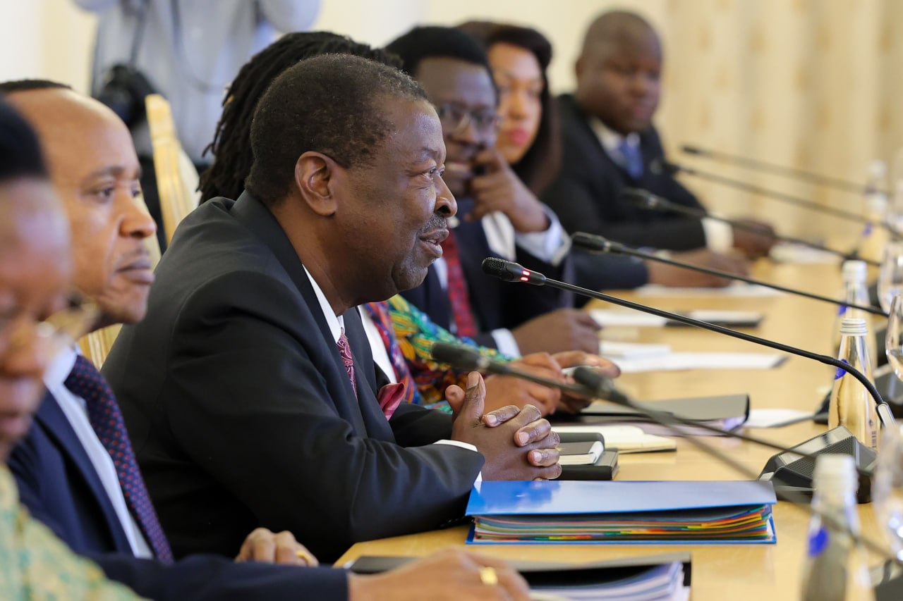 16 марта в Москве прошли переговоры Министра иностранных дел Российской Федерации С.В.Лаврова с Главным министром, Министром иностранных дел и по вопросам диаспоры Республики Кении Мусалиа Мудавади, находящимся в России с... 16 марта в Москве прошли переговоры Министра иностранных дел Российской Федерации С.В.Лаврова с Главным министром, Министром иностранных дел и по вопросам диаспоры Республики Кении Мусалиа Мудавади, находящимся в России с...