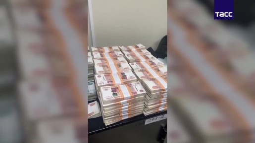 Кадры задержания двоих руководителей коммерческих компаний арестованы в Москве по подозрению в хищении более 460 млн рублей у предприятий ОПК