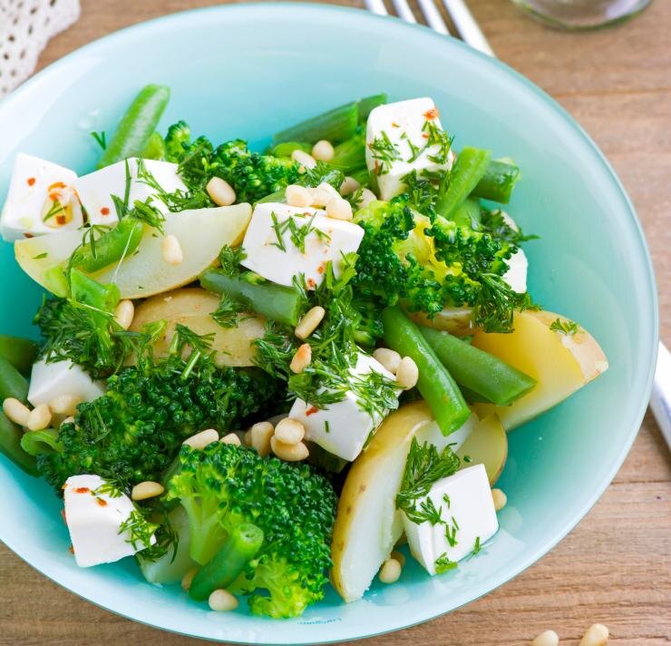 Весенний салат с картофелем и брокколи: простой и вкусный рецепт