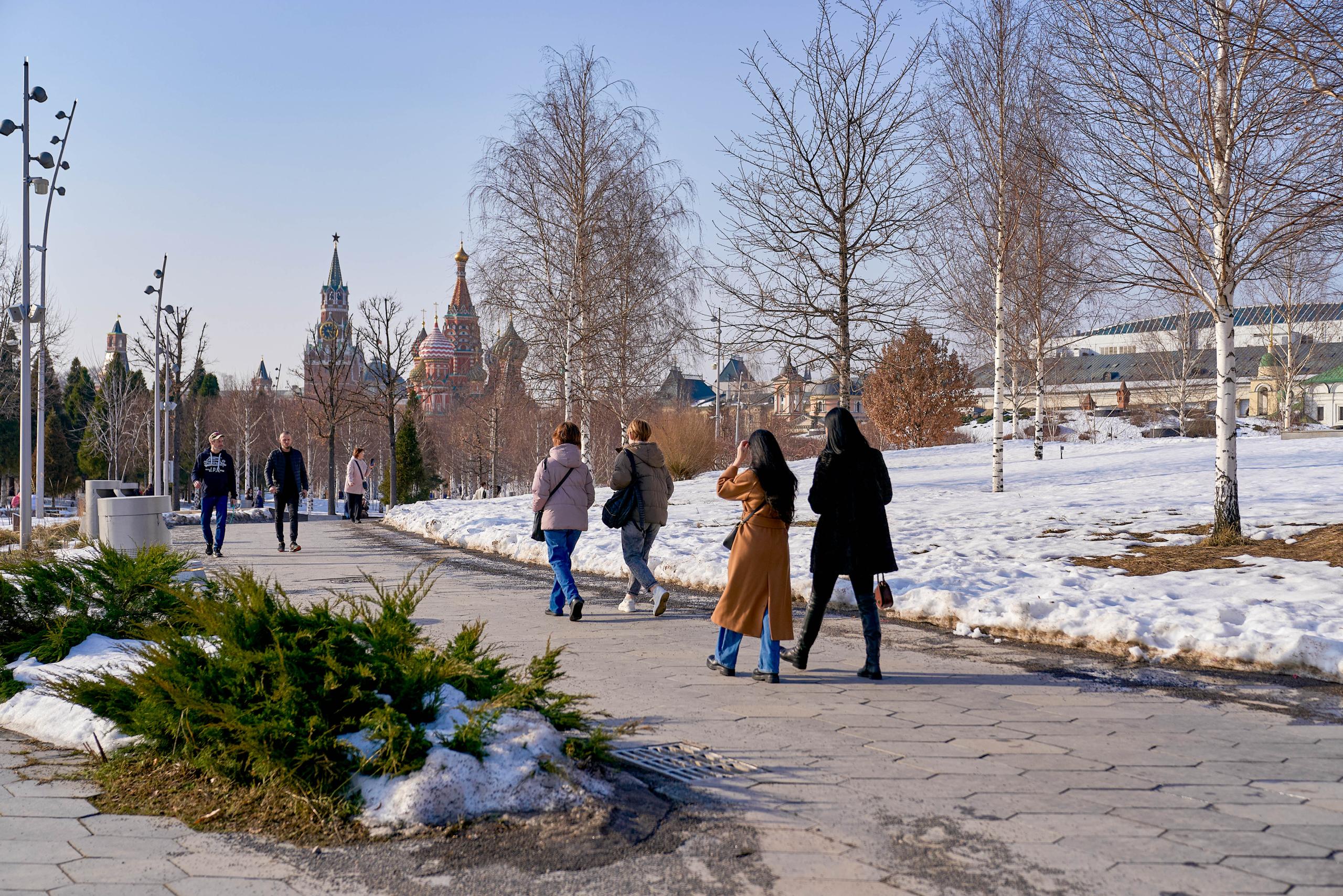 Какой будет погода в Москве на этой неделе? Со среды по субботу температура воздуха днем составит от +9 до +11 °C. Ночью термометры покажут от –1 до +1 °C. Местами возможна гололедица