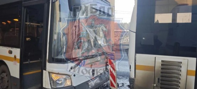 Девять человек пострадали в ДТП с двумя автобусами в Москве, сообщили в ГАИ