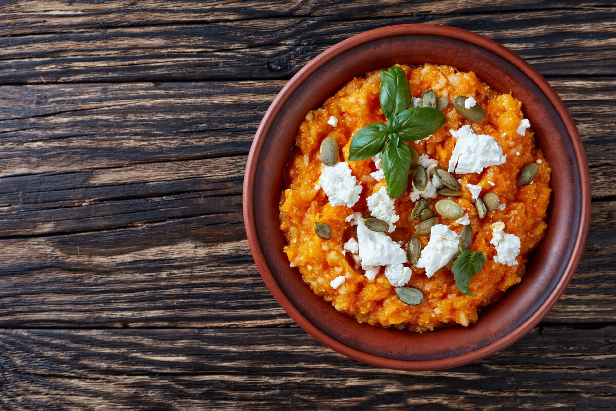 Ароматная киноа с тыквой и фетой для легкого обеда