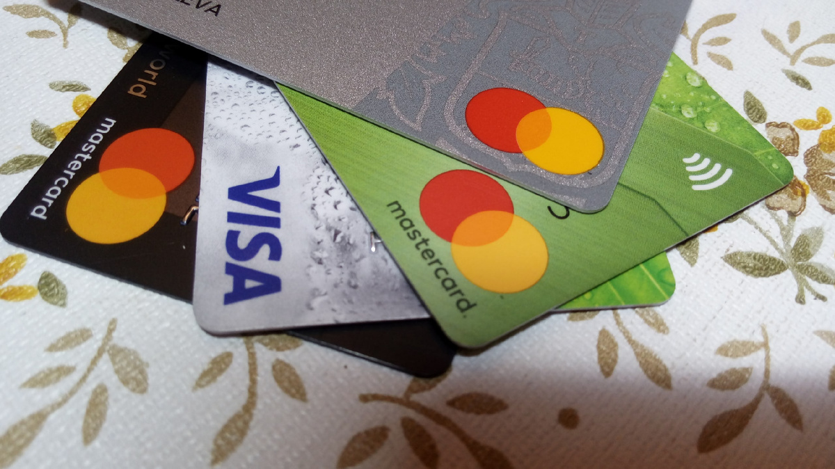 Проверьте детскую карту: ловушки, о которых не расскажут банки