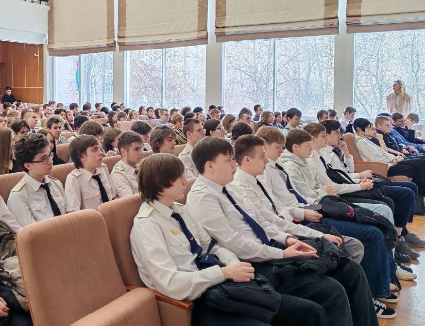 Офицеры столичного СК провели профилактическую лекцию для студентов колледжа Офицеры столичного СК провели профилактическую лекцию для студентов колледжа