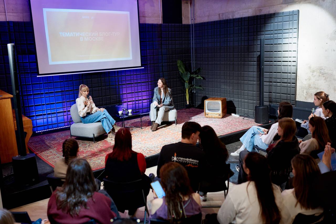 ШУМный блог-тур. В Москве завершился блог-тур от Центра развития молодёжных медиа «ШУМ», который собрал вместе талантливых ребят со всей страны ШУМный блог-тур. В Москве завершился блог-тур от Центра развития молодёжных медиа «ШУМ», который собрал вместе талантливых ребят со всей страны
