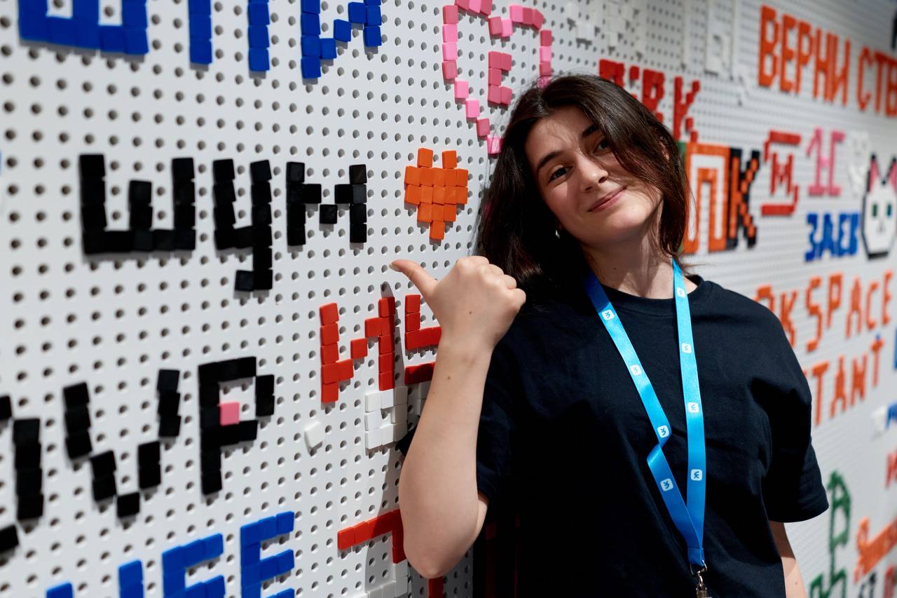 ШУМный блог-тур. В Москве завершился блог-тур от Центра развития молодёжных медиа «ШУМ», который собрал вместе талантливых ребят со всей страны ШУМный блог-тур. В Москве завершился блог-тур от Центра развития молодёжных медиа «ШУМ», который собрал вместе талантливых ребят со всей страны