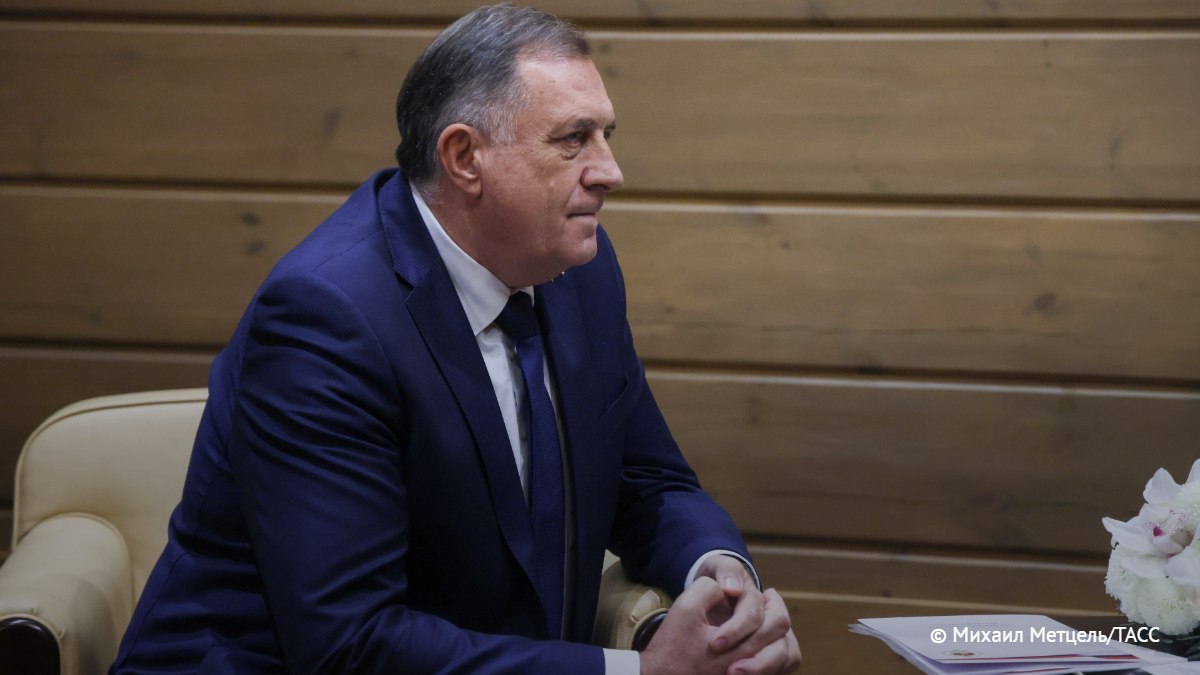Лидер боснийских сербов Милорад Додик сообщил, что планирует посетить парад Победы в Москве