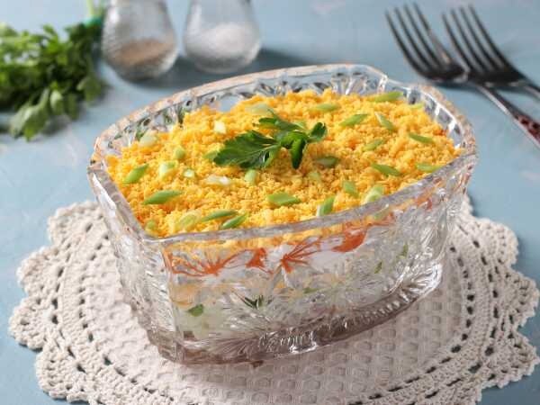 Ностальгия вкусов: Как приготовить салат "Печень трески под шубой"