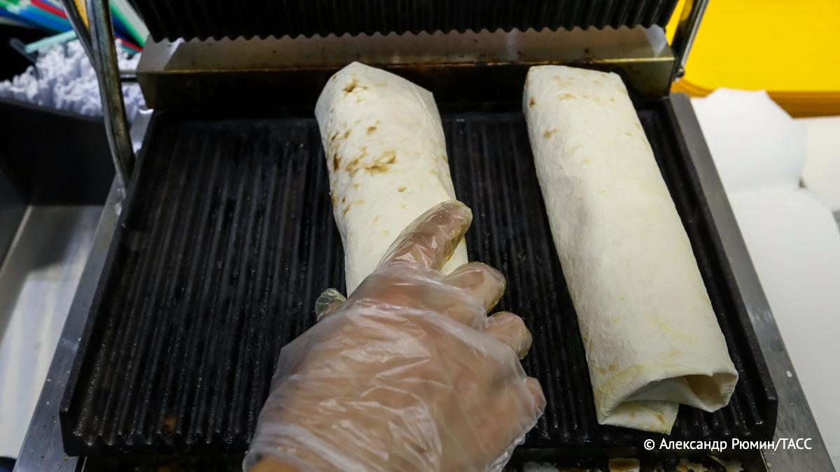 Продажи шаурмы в России в начале 2026 года сократились на 12%, свидетельствуют данные "Эвотор", которые имеются в распоряжении ТАСС