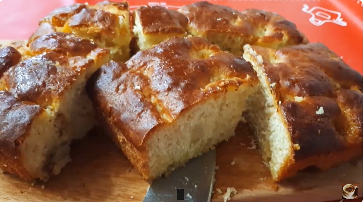 Пирог с сахарными шариками: легкое угощение к чаю