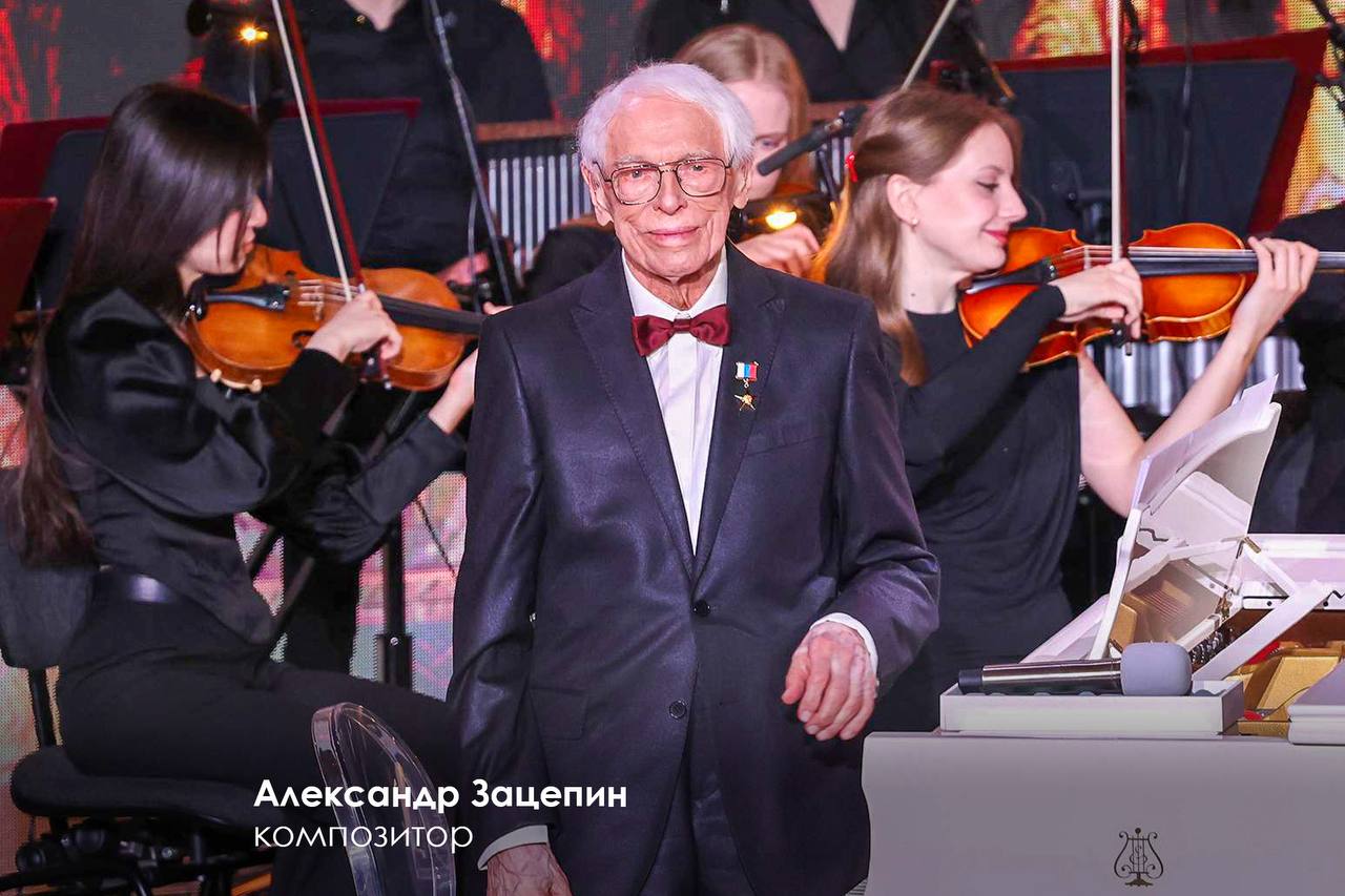 Сергей Собянин: С большой радостью поздравил выдающихся работников культуры с праздником и вручил им награды Сергей Собянин: С большой радостью поздравил выдающихся работников культуры с праздником и вручил им награды