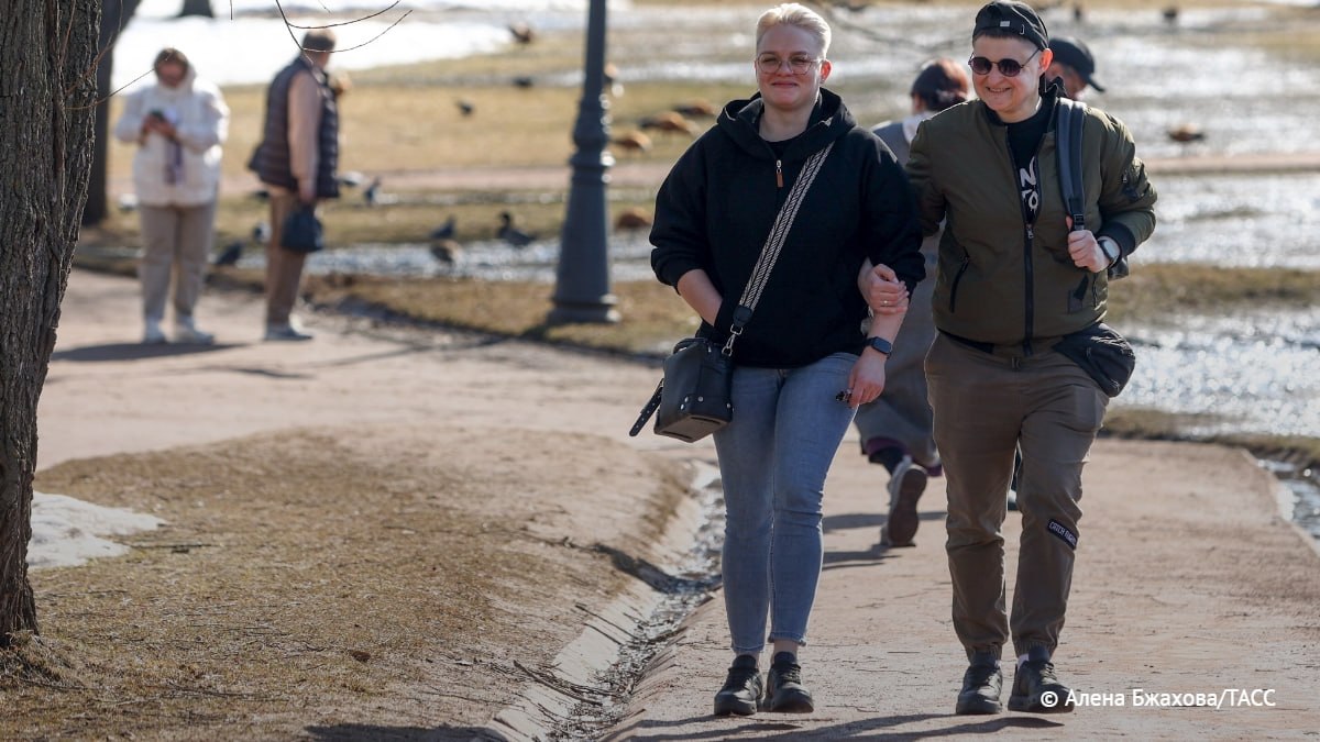 Облачную погоду с прояснениями и до 14 градусов тепла прогнозируют в Москве в пятницу