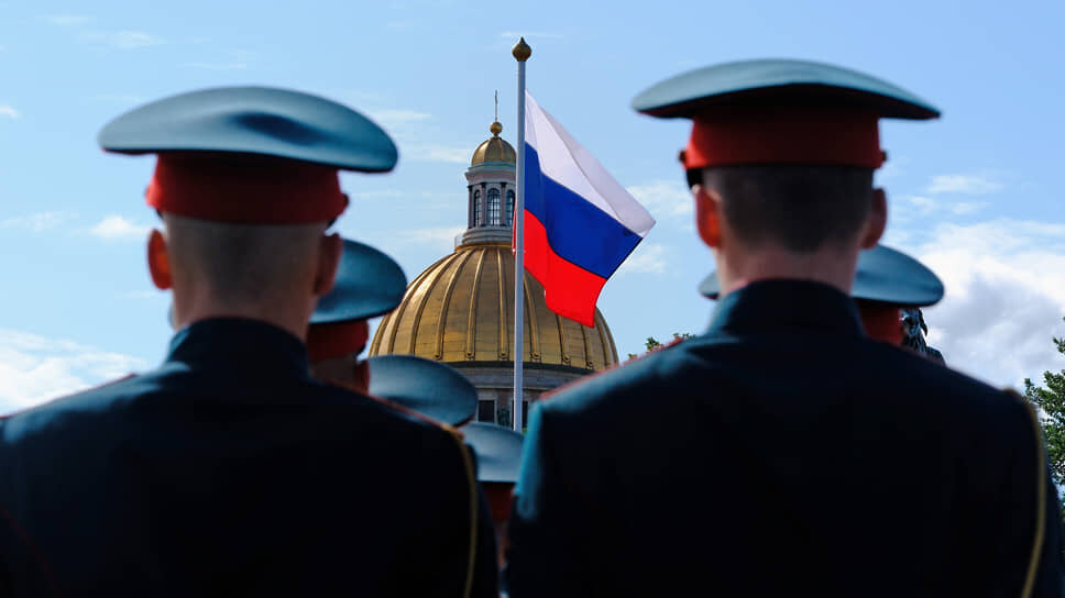 Кабмин поддержал использование армии для защиты россиян, арестованных за границей