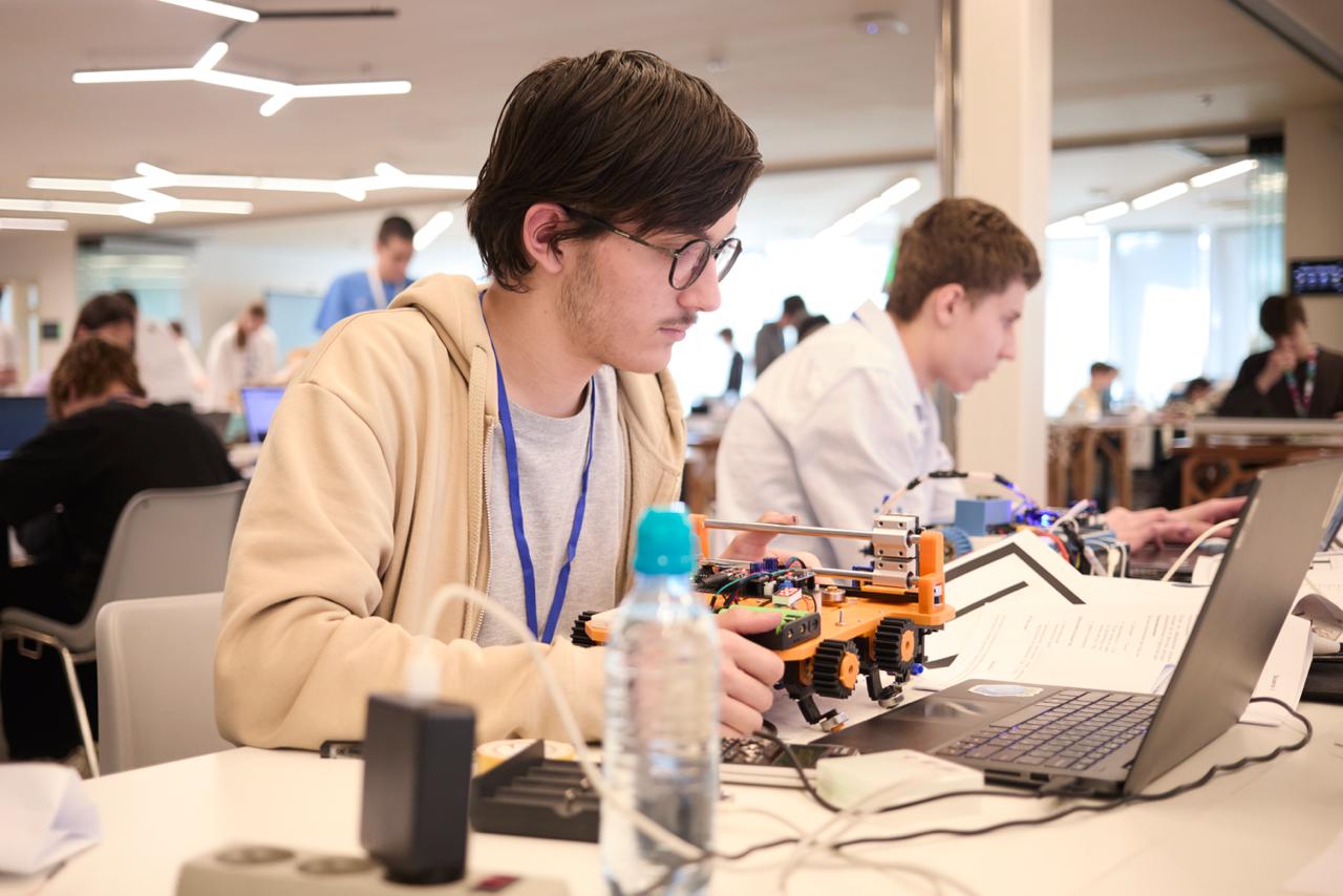 В Москве назвали имена победителей Всероссийской олимпиады по информатике В Москве назвали имена победителей Всероссийской олимпиады по информатике