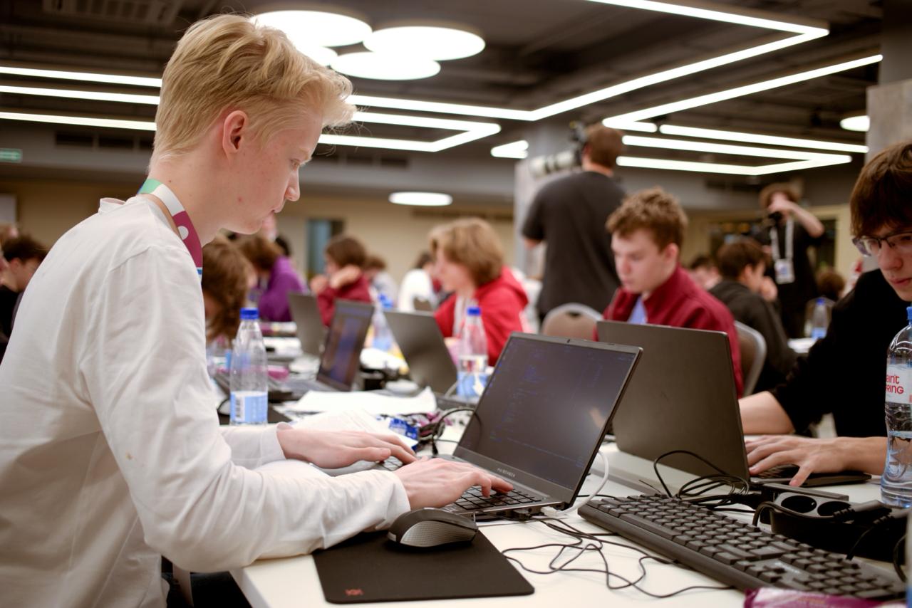 В Москве назвали имена победителей Всероссийской олимпиады по информатике В Москве назвали имена победителей Всероссийской олимпиады по информатике