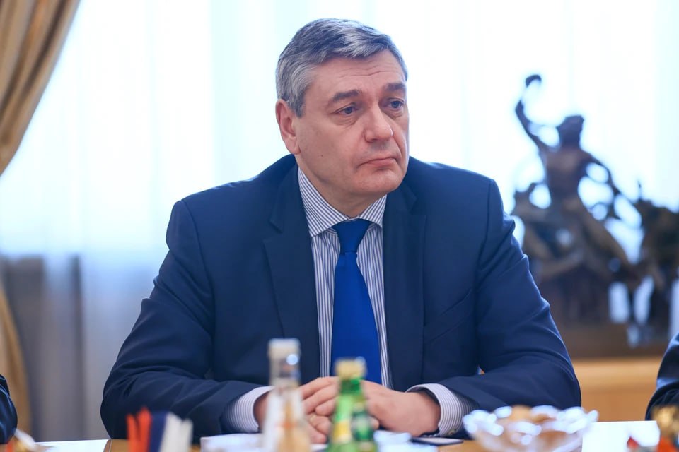 Заместитель министра иностранных дел России Андрей Руденко предупредил, что Москва будет вынуждена принять ответные меры в отношении Сеула в случае поставок оружия киевскому режиму