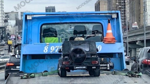 Когда твоя игрушечная машина настолько крута, что её забирает «взрослый» эвакуатор