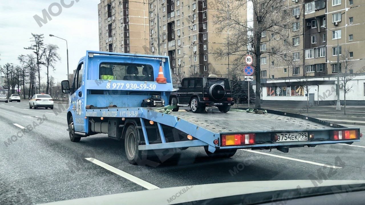 Когда твоя игрушечная машина настолько крута, что её забирает «взрослый» эвакуатор Когда твоя игрушечная машина настолько крута, что её забирает «взрослый» эвакуатор