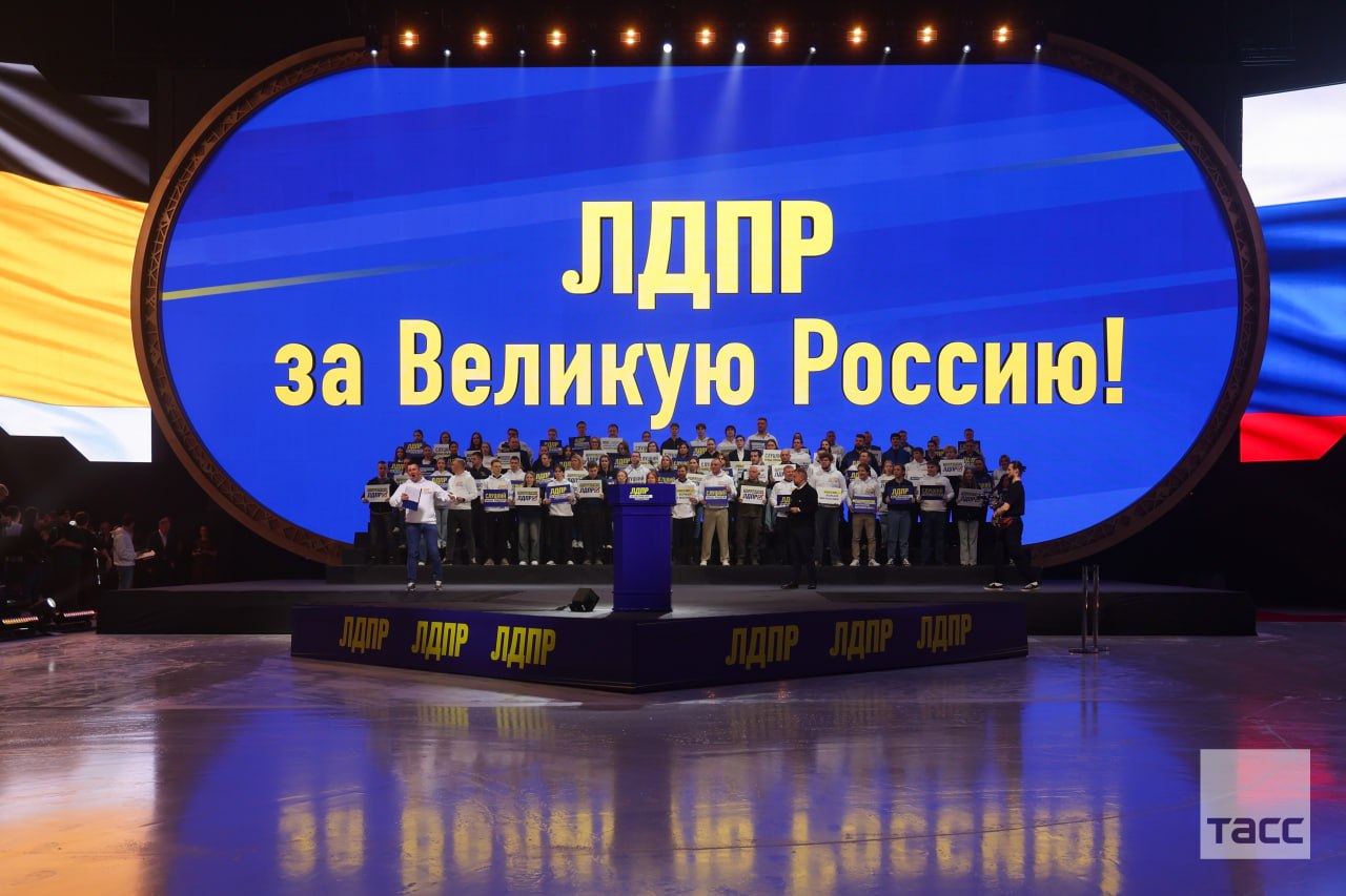 Торжественный митинг "ЛДПР за Великую Россию" завершился в Москве, передает корреспондент ТАСС