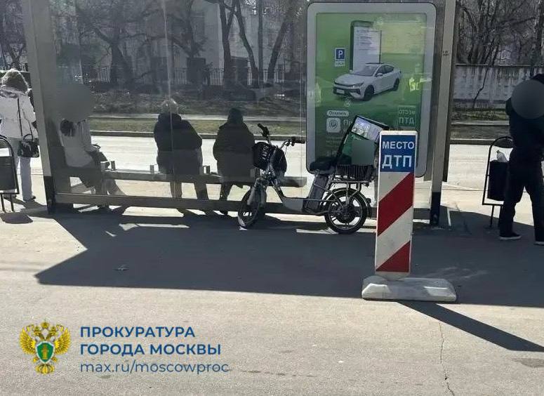 Водитель электровелосипеда сбил 8-летнего мальчика на тротуаре на улице Пришвина, ребенок доставлен в больницу