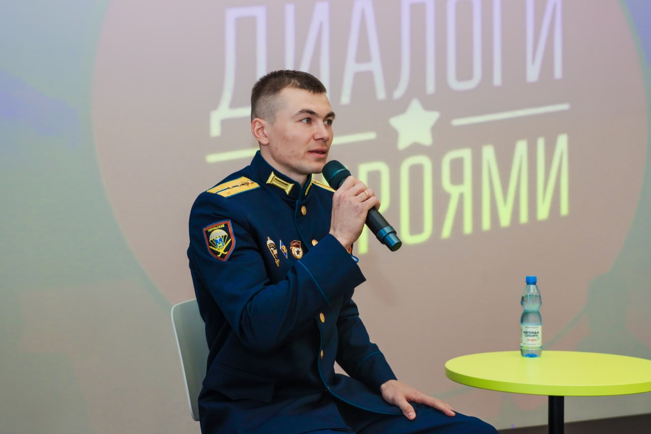 Депутат Мосгордумы Родион Газманов (фракция партии «Единая Россия») вместе с ветераном СВО Камилем Ижболдиным провел «Урок мужества» в школе № 37 Депутат Мосгордумы Родион Газманов (фракция партии «Единая Россия») вместе с ветераном СВО Камилем Ижболдиным провел «Урок мужества» в школе № 37