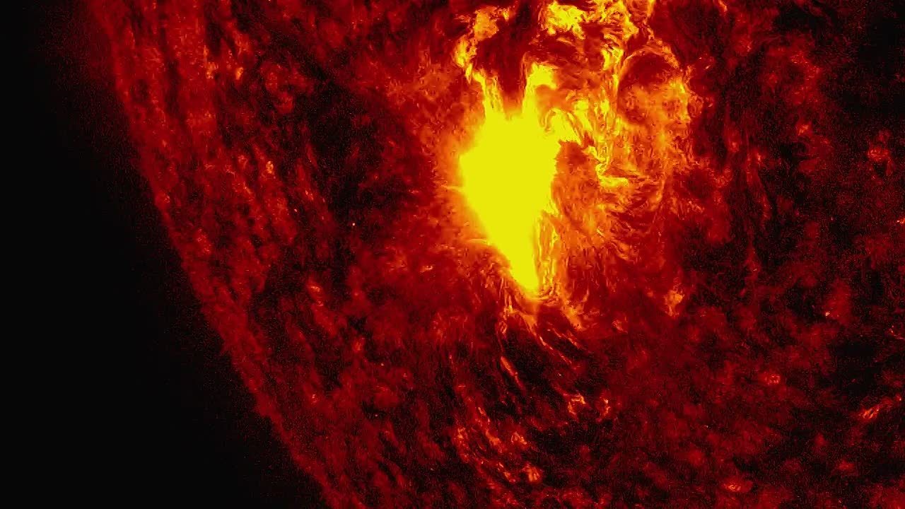 Впервые за два месяца на Солнце произошла крупная вспышка