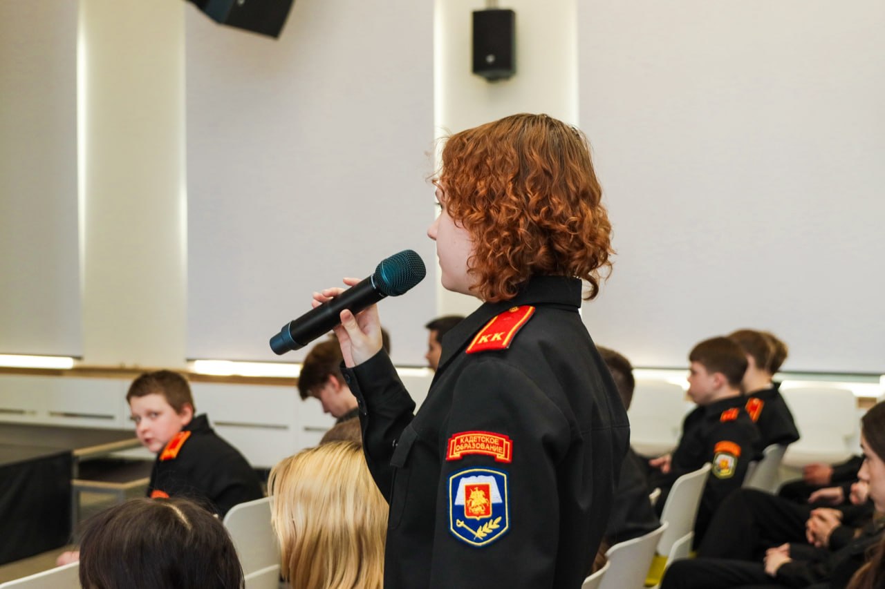 Депутат Мосгордумы Родион Газманов (фракция партии «Единая Россия») вместе с ветераном СВО Камилем Ижболдиным провел «Урок мужества» в школе № 37 Депутат Мосгордумы Родион Газманов (фракция партии «Единая Россия») вместе с ветераном СВО Камилем Ижболдиным провел «Урок мужества» в школе № 37