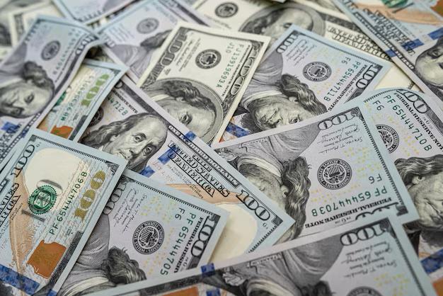 Евгений Попов: В Москве подростки нашли $88 тысяч и сожгли часть денег