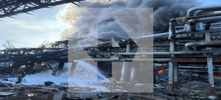 Кадры с места ЧП на заводе в Нижнекамске публикует РЕН ТВ