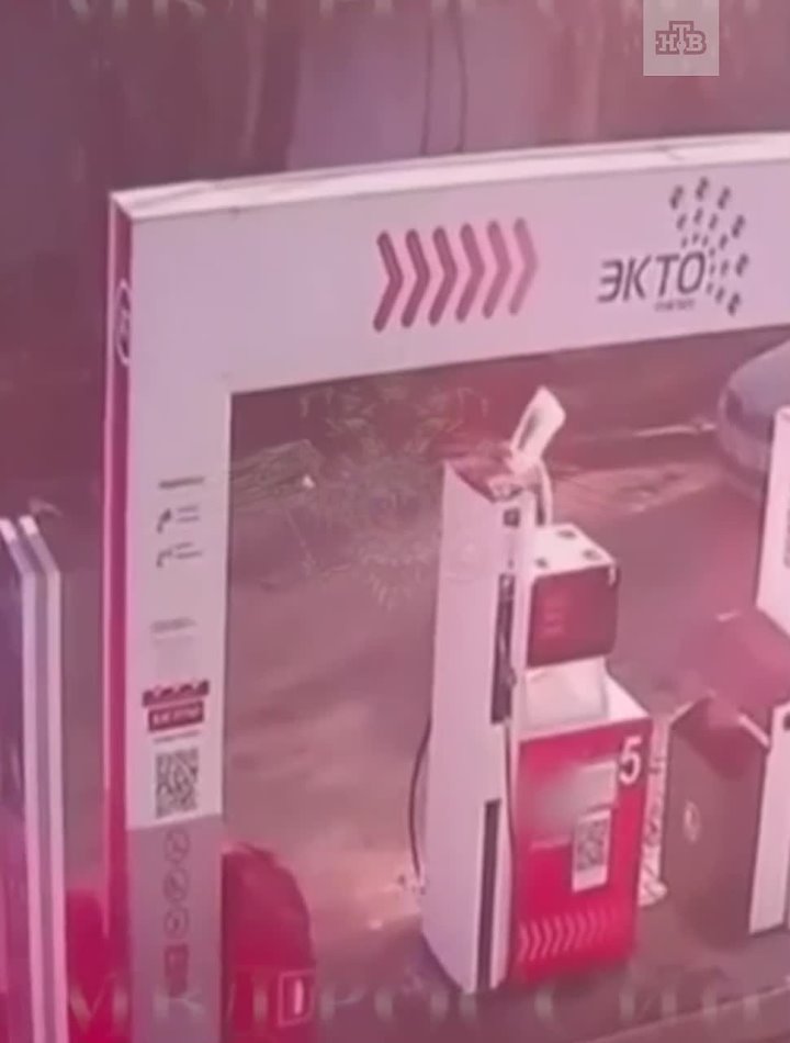 Подросток загорелся при поджоге АЗС в Москве на улице Космонавта Волкова