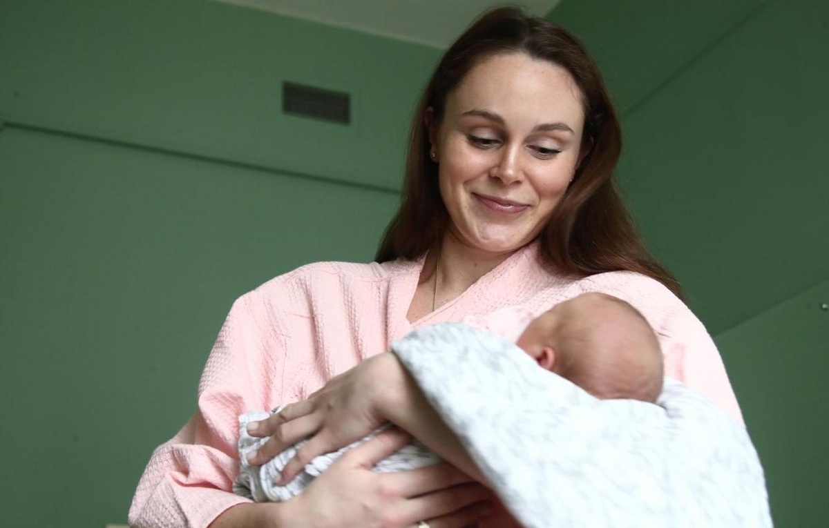 Будущее материнства: новые инициативы по повышению пособий в России