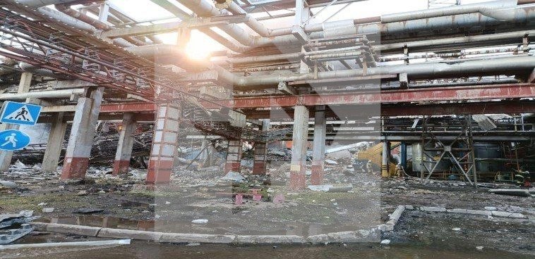 Кадры с места ЧП на заводе в Нижнекамске публикует РЕН ТВ Кадры с места ЧП на заводе в Нижнекамске публикует РЕН ТВ