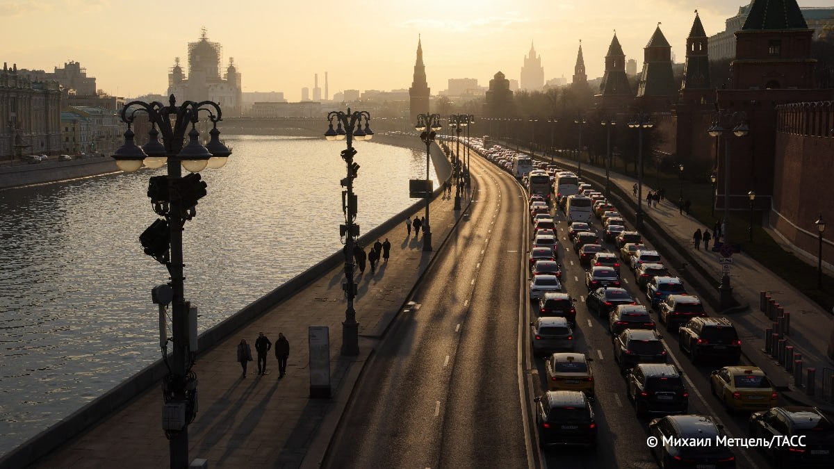 Москвичей призвали 1 апреля не ездить по городу на личном транспорте из-за локальных ограничений движения