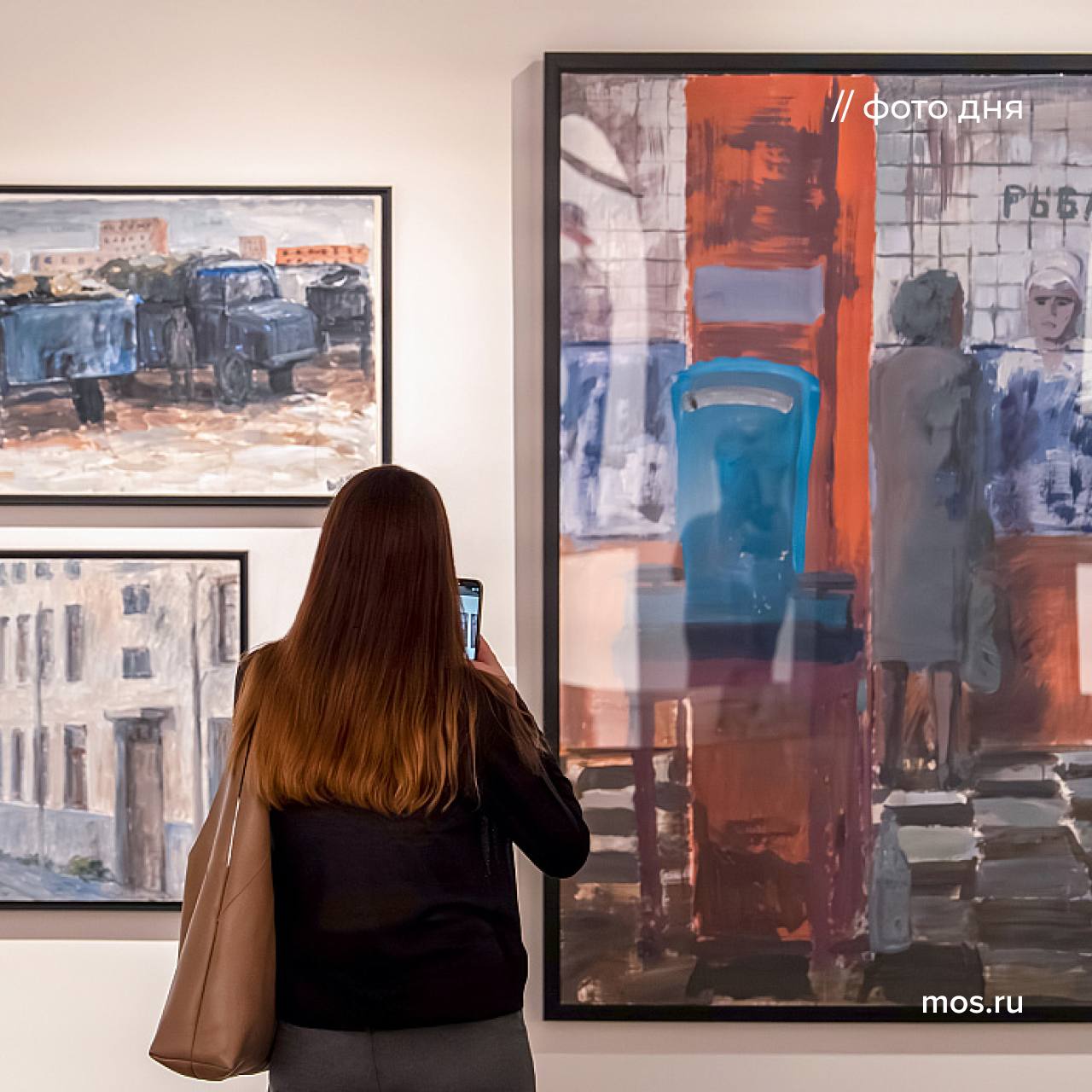 Выставка «Шаг с пьедестала» в центре «ЗИЛАРТ» объединяет работы ведущих художников и скульпторов Москвы и Санкт-Петербурга XX–XXI веков