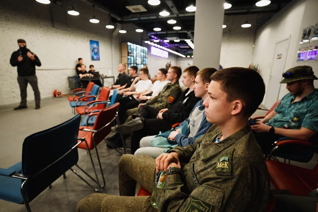 Даниил Безсонов: 29 марта в 12:00 в Москве в Киберспортивном центре РТУ МИРЭА прошел турнир по компьютерной стратегии «Гостомельские богатыри» от компании разработчиков «Играющие Кошки», посвященный годовщине десантной... Даниил Безсонов: 29 марта в 12:00 в Москве в Киберспортивном центре РТУ МИРЭА прошел турнир по компьютерной стратегии «Гостомельские богатыри» от компании разработчиков «Играющие Кошки», посвященный годовщине десантной...