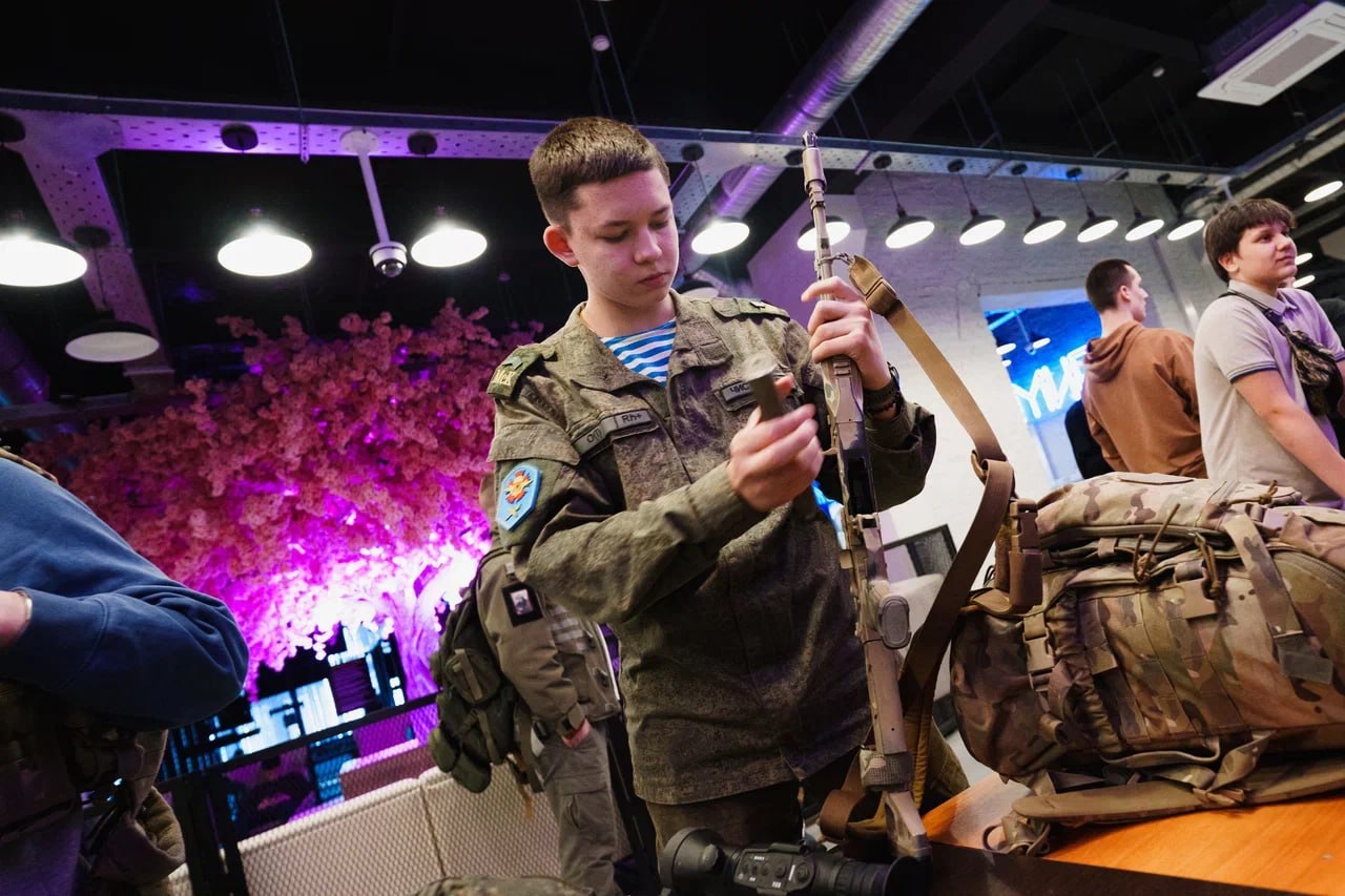 Даниил Безсонов: 29 марта в 12:00 в Москве в Киберспортивном центре РТУ МИРЭА прошел турнир по компьютерной стратегии «Гостомельские богатыри» от компании разработчиков «Играющие Кошки», посвященный годовщине десантной... Даниил Безсонов: 29 марта в 12:00 в Москве в Киберспортивном центре РТУ МИРЭА прошел турнир по компьютерной стратегии «Гостомельские богатыри» от компании разработчиков «Играющие Кошки», посвященный годовщине десантной...