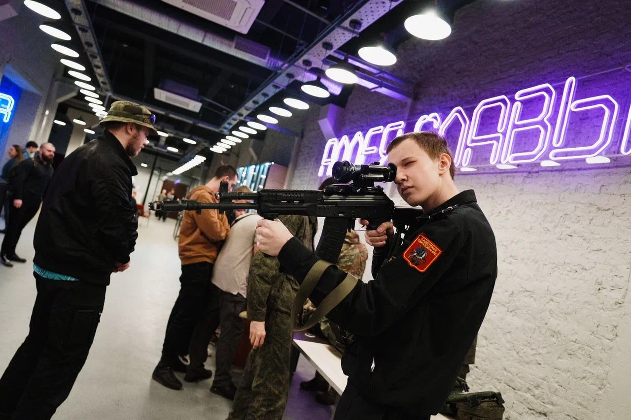 Даниил Безсонов: 29 марта в 12:00 в Москве в Киберспортивном центре РТУ МИРЭА прошел турнир по компьютерной стратегии «Гостомельские богатыри» от компании разработчиков «Играющие Кошки», посвященный годовщине десантной... Даниил Безсонов: 29 марта в 12:00 в Москве в Киберспортивном центре РТУ МИРЭА прошел турнир по компьютерной стратегии «Гостомельские богатыри» от компании разработчиков «Играющие Кошки», посвященный годовщине десантной...