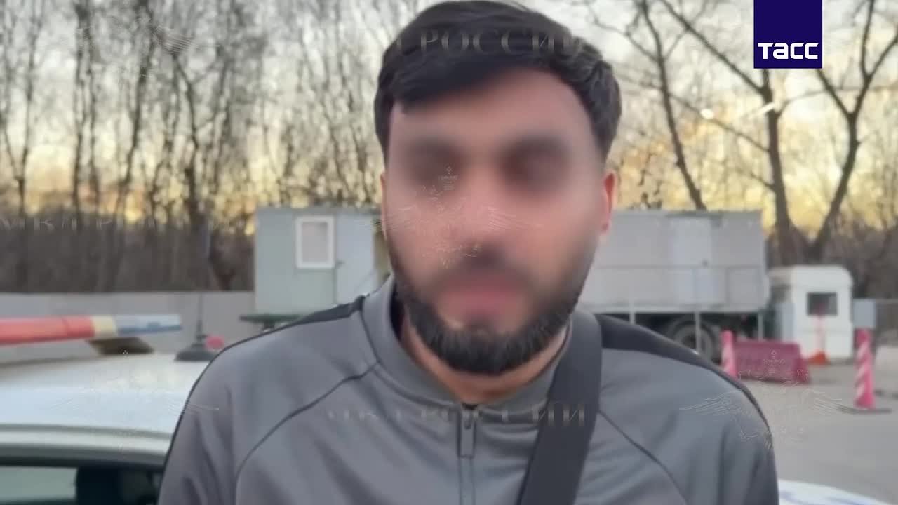 В Москве водитель протащил по асфальту автоинспектора, сообщили в МВД