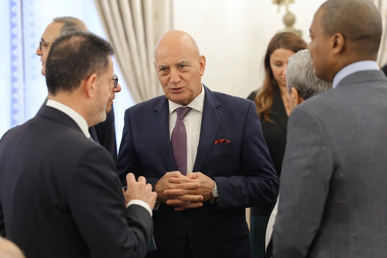 6 апреля в Доме приёмов МИД России состоялась очередная встреча руководства Группы стратегического видения «Россия-Исламский мир» (ГСВ РИМ) с аккредитованными в Москве послами государств-членов Организации исламского... 6 апреля в Доме приёмов МИД России состоялась очередная встреча руководства Группы стратегического видения «Россия-Исламский мир» (ГСВ РИМ) с аккредитованными в Москве послами государств-членов Организации исламского...