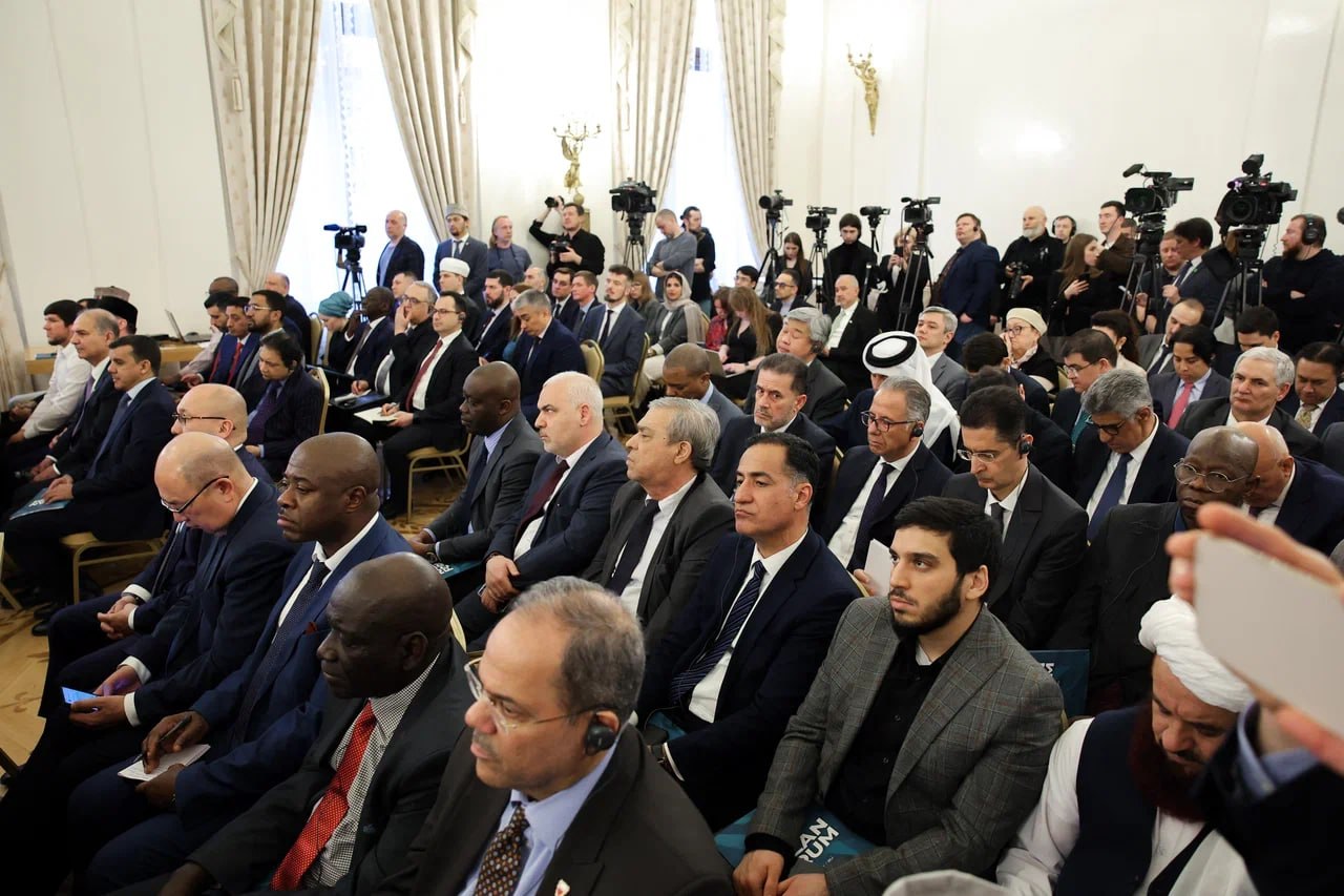 6 апреля в Доме приёмов МИД России состоялась очередная встреча руководства Группы стратегического видения «Россия-Исламский мир» (ГСВ РИМ) с аккредитованными в Москве послами государств-членов Организации исламского... 6 апреля в Доме приёмов МИД России состоялась очередная встреча руководства Группы стратегического видения «Россия-Исламский мир» (ГСВ РИМ) с аккредитованными в Москве послами государств-членов Организации исламского...