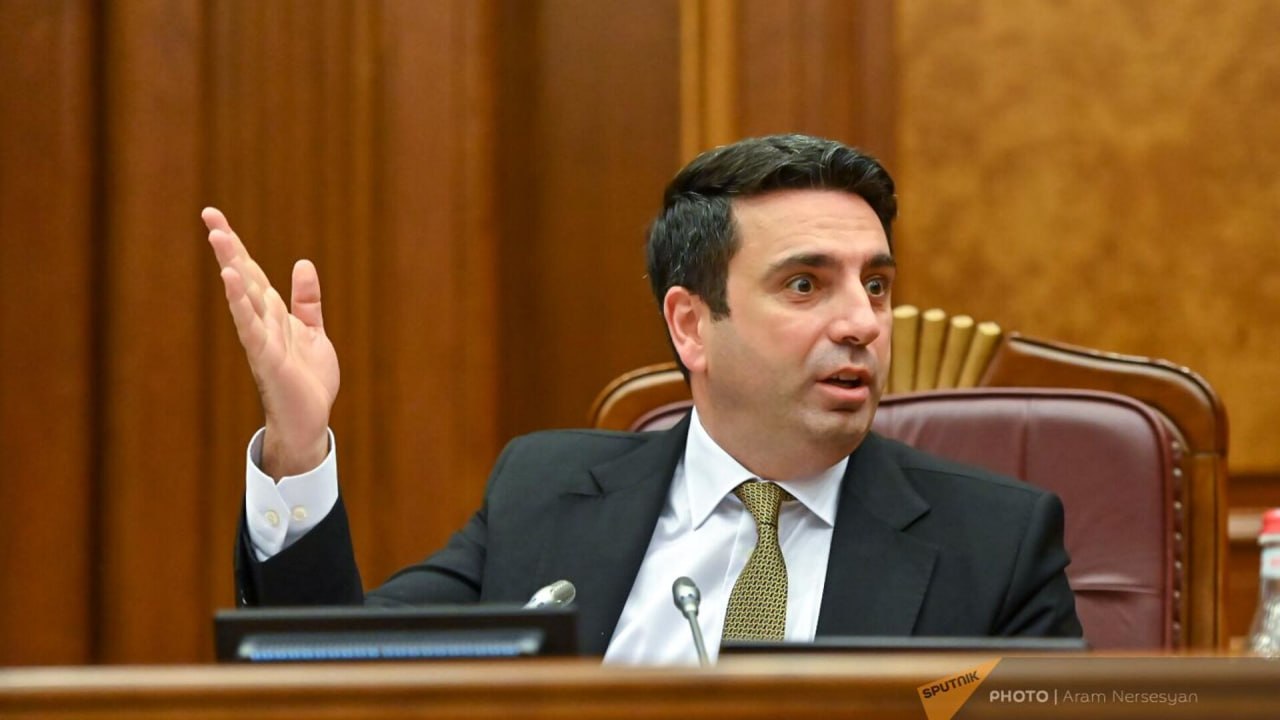 Ереван может пересмотреть участие в ОДКБ и ЕАЭС, если Москва повысит тарифы на поставки газа, спикер парламента Армении Ален Симонян
