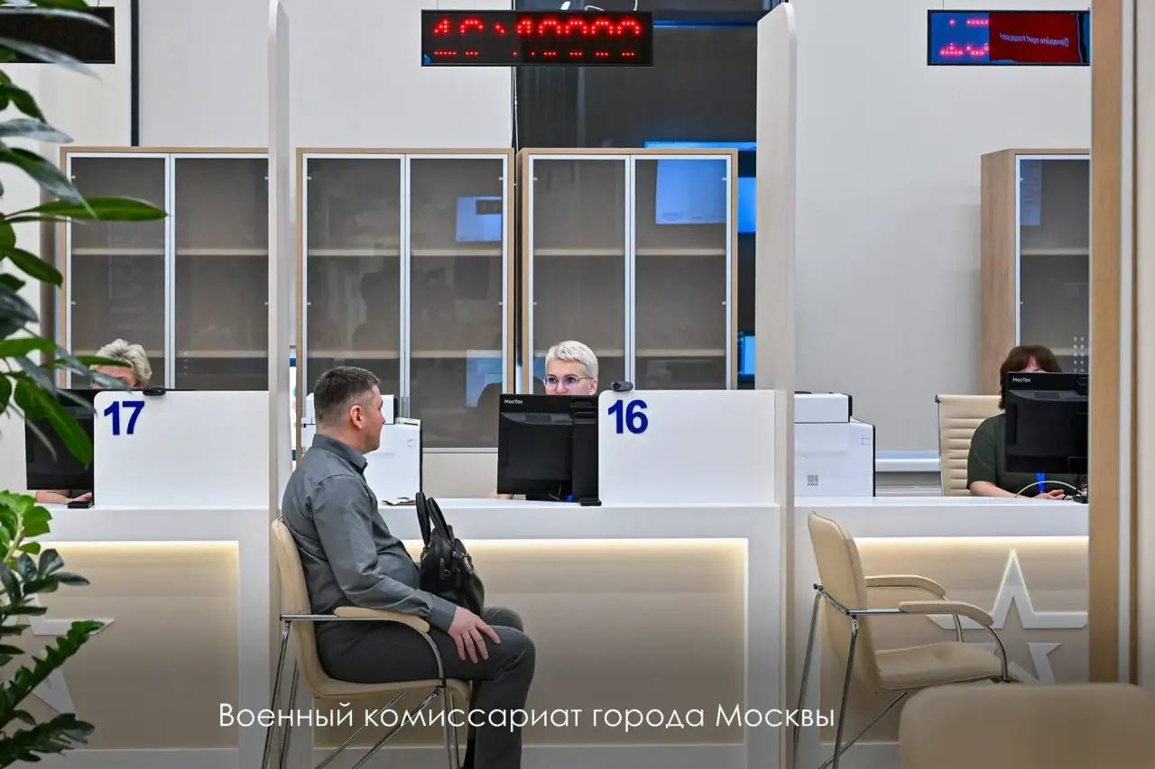 Министр обороны РФ Андрей Белоусов и мэр Москвы Сергей Собянин накануне Дня сотрудников военных комиссариатов осмотрели новое здание военного комиссариата на улице Яблочкова Министр обороны РФ Андрей Белоусов и мэр Москвы Сергей Собянин накануне Дня сотрудников военных комиссариатов осмотрели новое здание военного комиссариата на улице Яблочкова