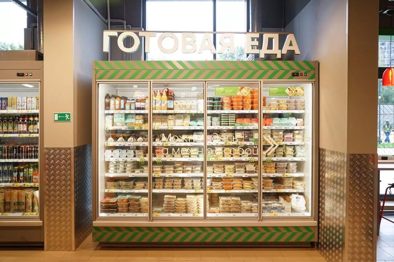 Каждый второй россиянин с разной периодичностью заказывает готовую еду или покупает ее офлайн, следует из результатов опроса ВЦИОМ