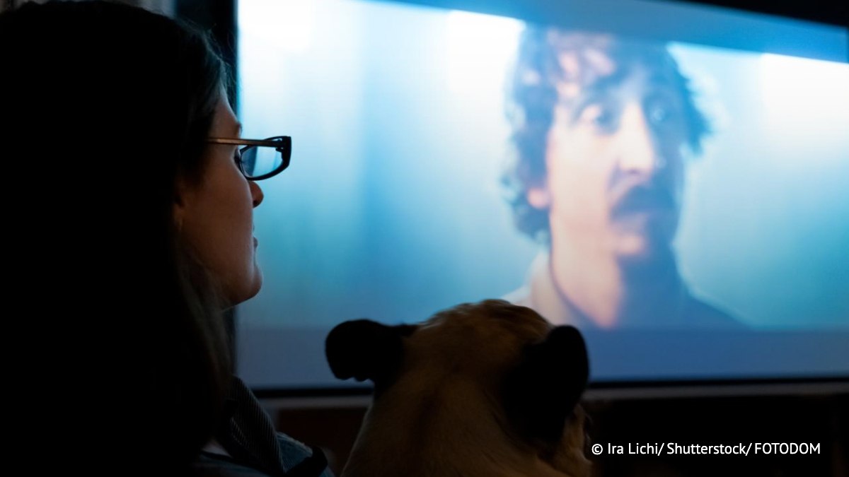 Каждый второй россиянин готов прорабатывать детские травмы с помощью сериалов, говорится в исследовании онлайн-кинотеатра "Кион"