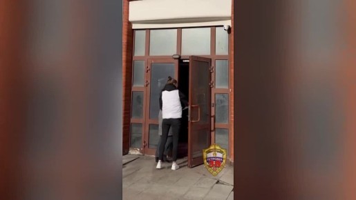 Московские полицейские ликвидировали узел связи телефонных аферистов и задержали двух его операторов