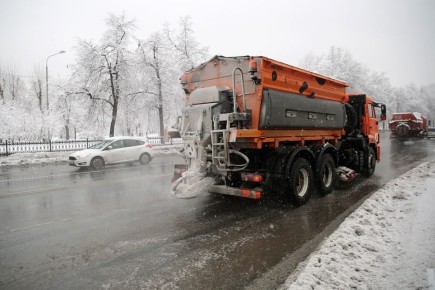 В Москве мокрый снег и гололедица