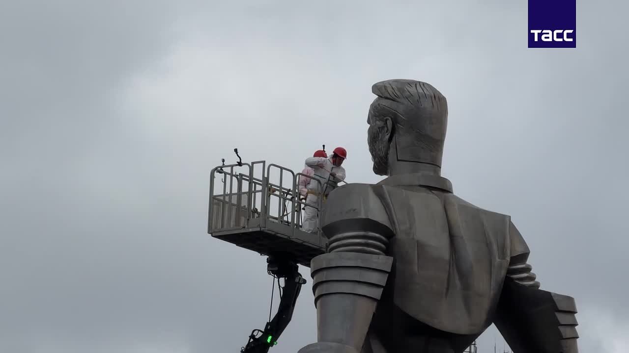 В Москве приведут в порядок памятник Юрию Гагарину в преддверии Дня космонавтики, сообщил заммэра столицы Петр Бирюков