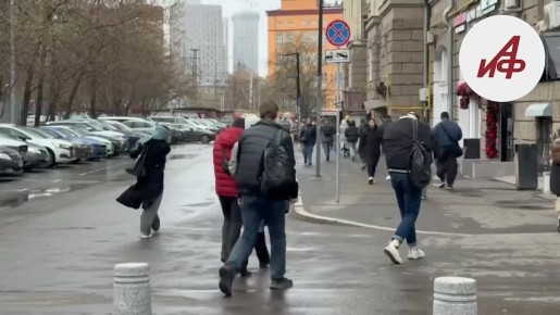 Москве — весенний «снегопад»