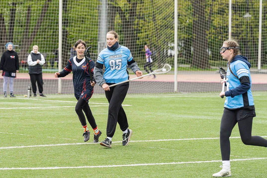 В парке «Останкино» можно принять участие в бесплатных тренировках по игре в лякросс В парке «Останкино» можно принять участие в бесплатных тренировках по игре в лякросс